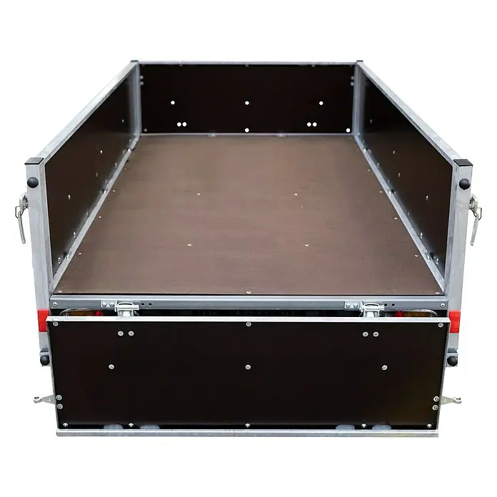 Stema Anhänger WOODOXX 1000 - Nutzlast: 792 kg, Einachser, Kasteninnenmaß: 201 x 115 x 40 cm, Gebremst - Heckansicht eines PKW-Anhängers mit robuster Holzwanne und stabilen Metallrahmen für sicheren Transport.