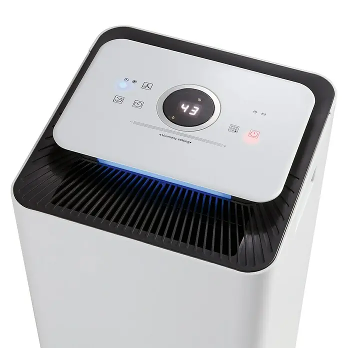 Proklima Luftentfeuchter - 400 W, Entfeuchtungsleistung: 20 l/Tag, L x B x H: 26,2 x 26,2 x 59 cm, Rollen - Nahaufnahme eines weißen Luftentfeuchters mit digitaler Anzeige und Lüftungsschlitzen.