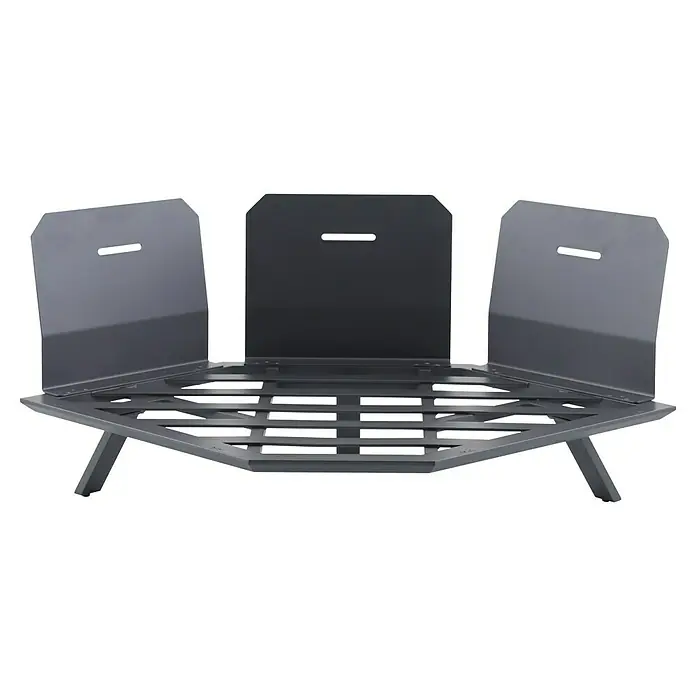 Sunfun Lumar Loungesofa-Eckelement - L x B x H: 115 x 115 x 68 cm, Aluminium, Night-Grey - Nahaufnahme einer dreieckigen, grau lackierten Feuerstelle mit Windschutzscheiben. Das Produkt ist vor einem neutralen, schwarzen Hintergrund.