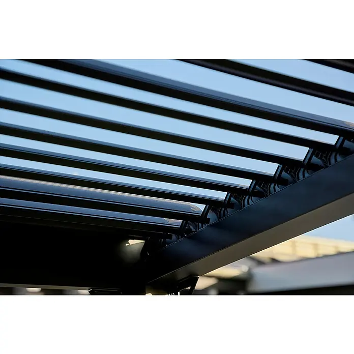 Sunfun Melina Grillpavillon - B x T: 250 x 160 cm, Farbe Gestell: Schwarz, Aluminium - Detailaufnahme einer modernen Pergola mit Lamellendach, das Schatten spendet und das Design hervorhebt.