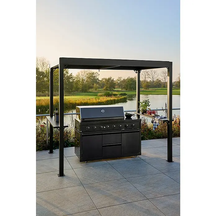 Sunfun Melina Grillpavillon - B x T: 250 x 160 cm, Farbe Gestell: Schwarz, Aluminium - Schwarzer Grill mit Überdachung und Ablagetischen auf einer Terrasse mit Blick auf einen See. Grillen mit Stil im Freien.