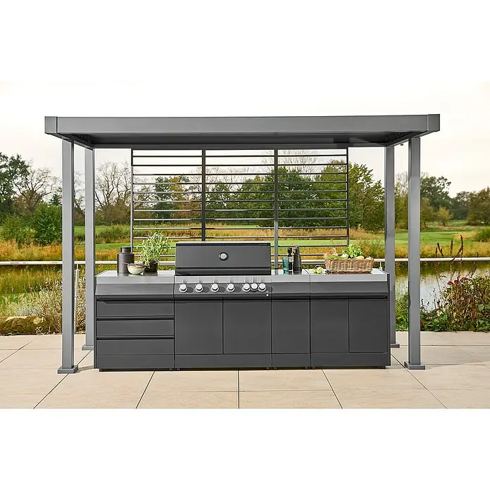 Sunfun Grillpavillon - B x T: 342 x 168 cm, Farbe Gestell: Anthrazit, Aluminium - Ein grauer Outdoor-Grill mit Arbeitsflächen, Schränken und Schubladen unter einem Pavillon mit Jalousien und Blick auf die Natur.