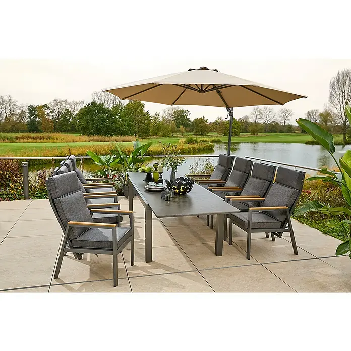 Sunfun Gartenmöbel-Set Maja/Capri - 10 -tlg., Night-Grey/Greige, Ausziehbar - Stilvolles Gartenmöbelset mit Esstisch, Stühlen und Sonnenschirm für entspannte Stunden im Freien. Perfekt für Garten und Terrasse.