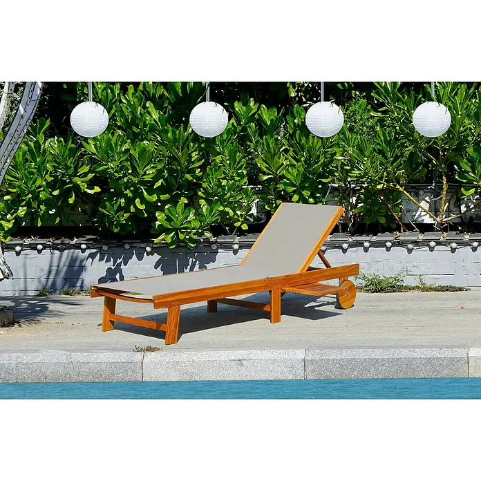 Tumbona de jardín Manuela - 65 x 190 x 33 cm, Natural/Gris, Madera, Barra antivuelco - Una elegante tumbona de madera con tela gris, perfecta para relajarse al aire libre bajo las linternas decorativas de papel.