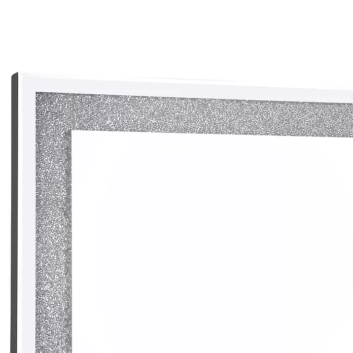 LED-Lichtspiegel Glimmer - 50 x 70 cm, Rechteckig - Weißer Rahmen mit glitzerndem Silberrand.