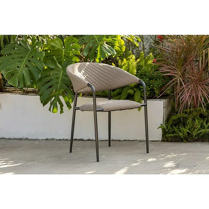 Stapelsessel - Stapelbar, Beige, B x T x H: 64,8 x 59,7 x 83 cm - Ein bequemer, gesteppter Sessel mit Armlehnen im Freien, der zum Entspannen einlädt und mit seinem Design überzeugt.