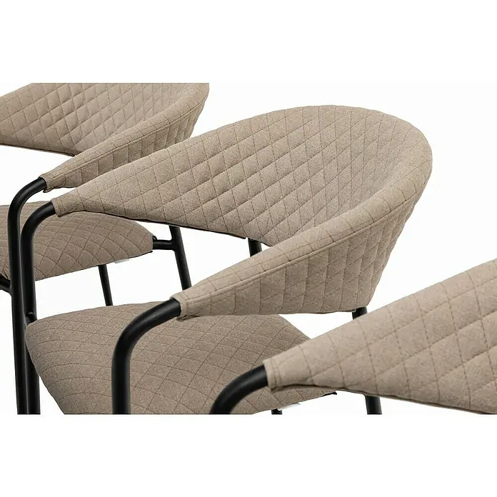 Stapelsessel - Stapelbar, Beige, B x T x H: 64,8 x 59,7 x 83 cm - Nahaufnahme von mehreren beigen Polsterstühlen mit Rautenmuster und schwarzen Metallbeinen.