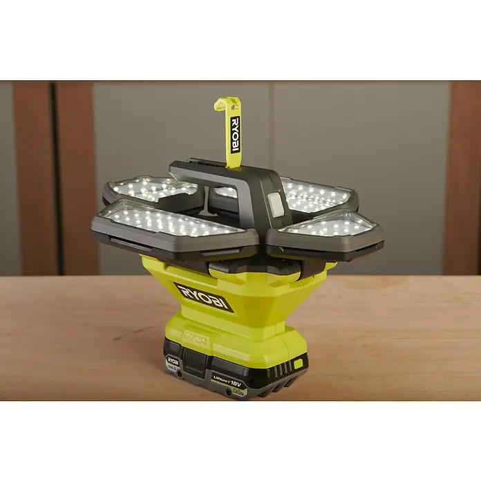 Ryobi ONE+ LED-Akkustrahler R18L360-0 - 3.500 lm, Akkuspannung: 18 V - Der Ryobi ONE+ Akku-LED-Arbeitsstrahler mit vier Paneelen bietet helles, kabelloses Licht für Baustellen und Projekte.