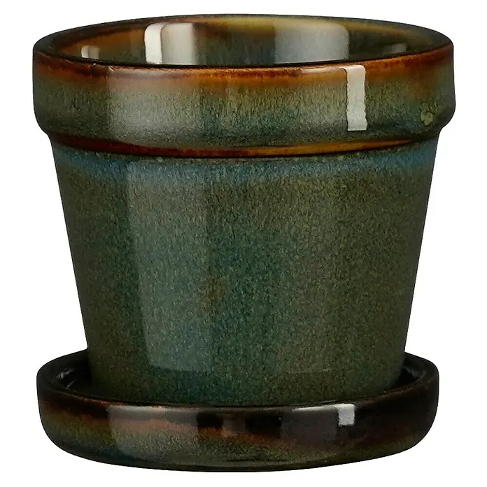 Mica Decorations Übertopf rund Clint - Außenmaß (Ø x H): 7,5 x 7,5 cm, Dunkelgrün, Keramik - Nahaufnahme eines glasierten Keramikblumentopfs in Grün- und Brauntönen, der auf einem passenden Untersetzer steht.