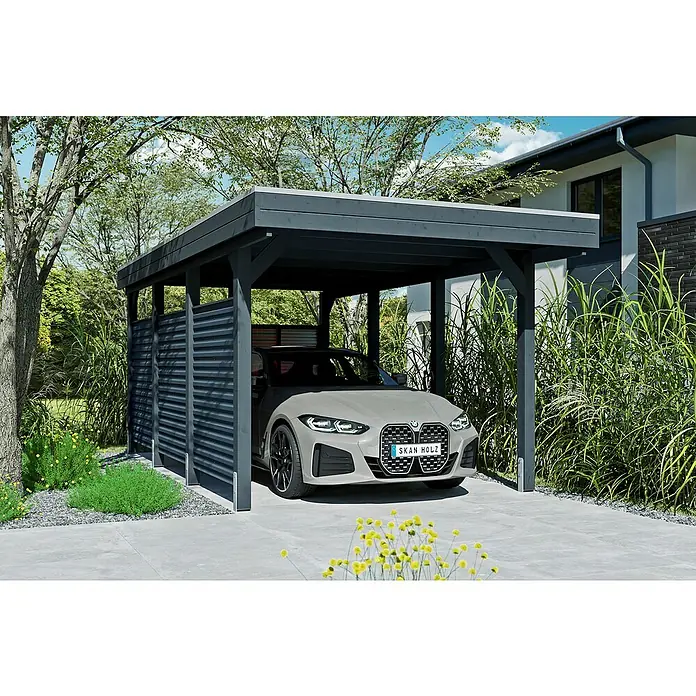 SKAN HOLZ Carport Friesland Hybrid Set 11 - Außenmaß inkl. Dachüberstand (B x T): 3,14 x 5,55 m, Einzelcarport, Anthrazit, Mit Rück- und Seitenwand - Ein modernes Carport mit grauem Rahmen und Seitenwand, das ein graues Auto schützt und sich harmonisch in den Garten einfügt.