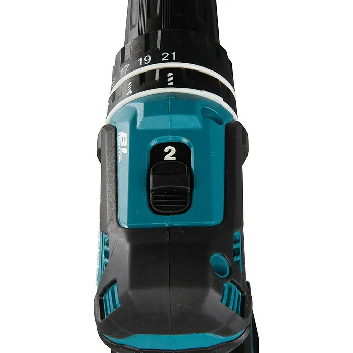Makita LXT 18V Akku-Schlagbohrschrauber DHP485RFE - 18 V, 2 Akkus, 3 Ah, 50 Nm - Nahaufnahme einer Makita Akku-Bohrmaschine mit Fokus auf die Drehmomenteinstellung.