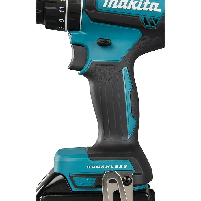 Makita LXT 18V Akku-Schlagbohrschrauber DHP485RFE - 18 V, 2 Akkus, 3 Ah, 50 Nm - Nahaufnahme des Makita Akku-Bohrschraubers mit bürstenlosem Motor, der für effizientes Arbeiten sorgt und eine lange Lebensdauer verspricht.