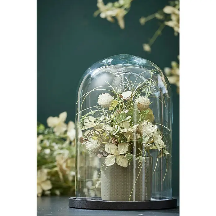 Mica Decorations Übertopf rund Era - Außenmaß (Ø x H): 7 x 7 cm, Grün, Keramik - Gedeckter Tisch mit einer dekorativen Glasglocke, die ein Blumenarrangement in einem getupften Topf umschließt. Elegante Tischdekoration.