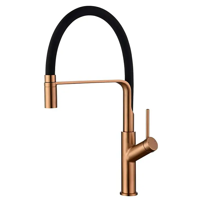 Imex Grifo de cocina flexible Sena - Oro rosa/Negro - Primer plano de un elegante grifo de cocina de cobre con un elegante cuello de cisne negro.