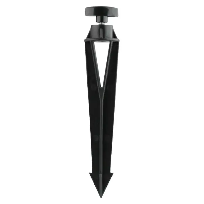 E2 elektro Erdspieß - Kunststoff, B x H: 45 x 115 mm - Nahaufnahme eines schwarzen, spitzen Erdspießes aus Kunststoff für Gartenbeleuchtung, ideal zur sicheren Befestigung von Leuchten im Außenbereich.