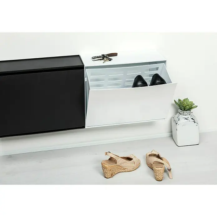 Schuhregal - L x B x H: 18,5 x 45,3 x 36 cm, Weiß - Elegantes Schuhregal in Schwarz und Weiß. Das offene Fach bietet Platz für Schuhe, während Schlüssel auf der Oberfläche liegen.