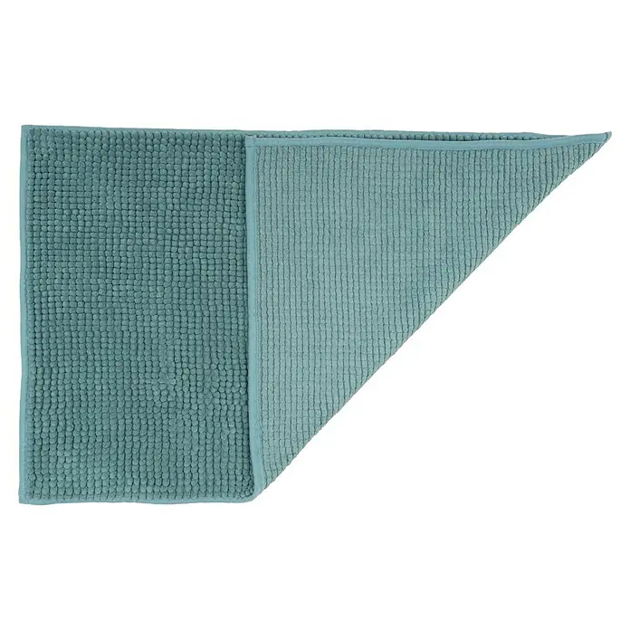 Camargue Badteppich Zottel - 50 x 80 cm, Petrol, 100% Polyester - Ein hellblauer Badteppich mit einer Hälfte Noppenstruktur und einer Hälfte gerippter Struktur, umgeklappt, um beide Texturen zu zeigen.