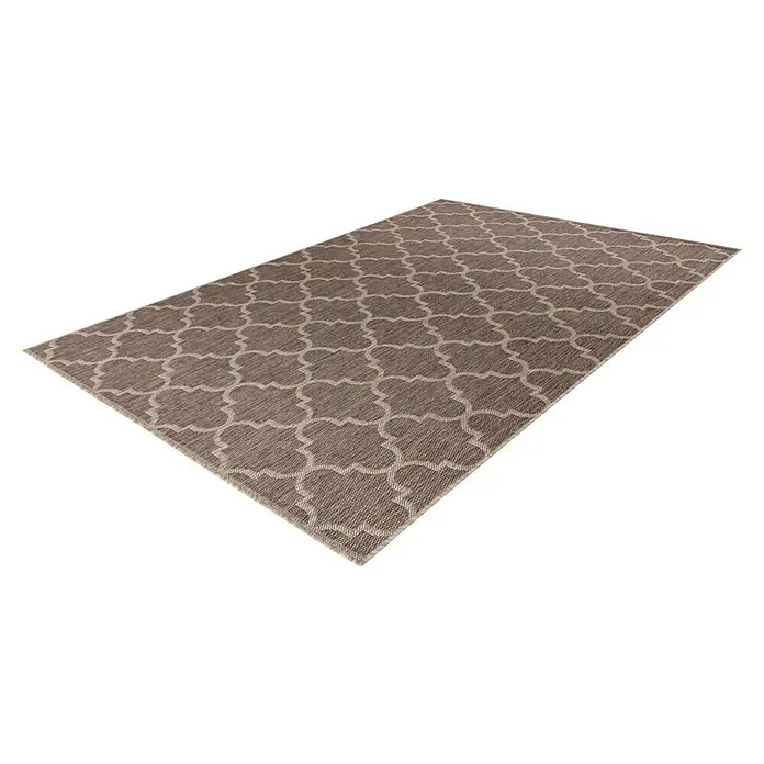 Outdoor-Teppich Casa - Taupe, 150 x 80 cm, 100 % Polypropylen - Ein brauner Teppich mit einem eleganten marokkanischen Muster liegt flach auf dem Boden und bietet Komfort und Stil für jeden Raum.