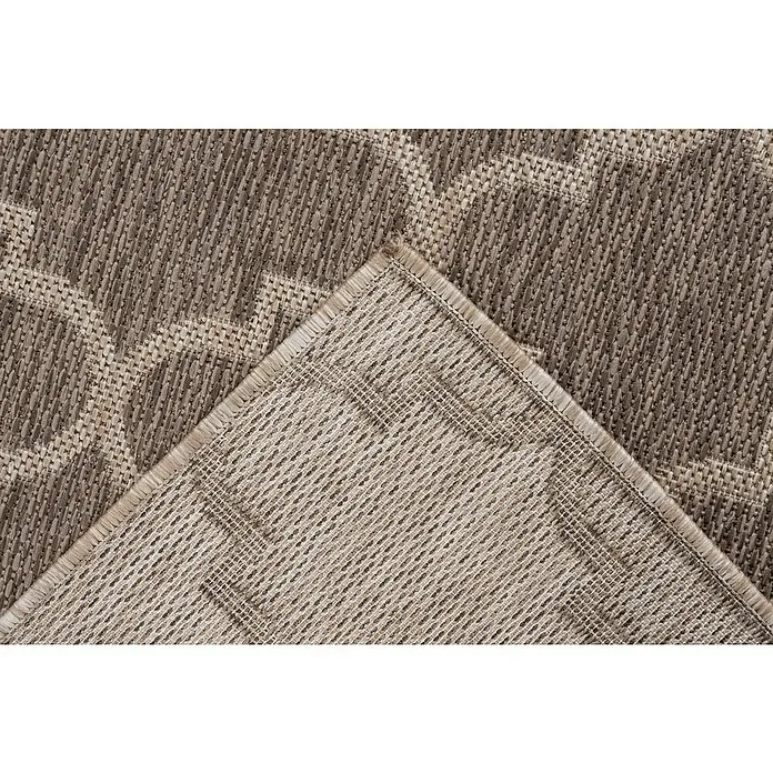 Outdoor-Teppich Casa - Taupe, 150 x 80 cm, 100 % Polypropylen - Nahaufnahme eines dekorativen Teppichs mit einem geometrischen Muster und einer fein gewebten Unterseite.