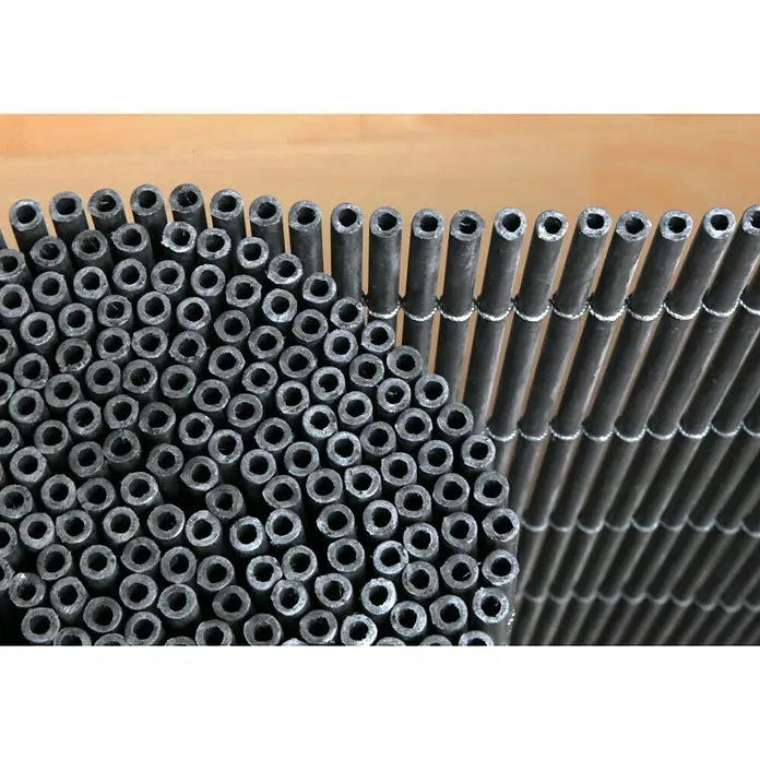 Sichtschutzmatte - 300 x 180 cm, Kunststoff, Anthrazit - Nahaufnahme von Graphitstäben, die dicht gepackt sind und eine interessante Textur für technische Anwendungen erzeugen.