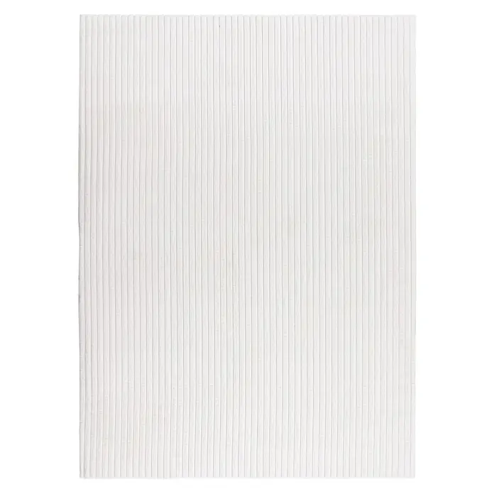 Hochflorteppich Plush - Ivory, 150 x 80 cm, 100 % Polyester - Das Bild zeigt eine weiße, geriffelte Wandplatte mit einer subtilen Textur, die ein sauberes, modernes Erscheinungsbild vermittelt.