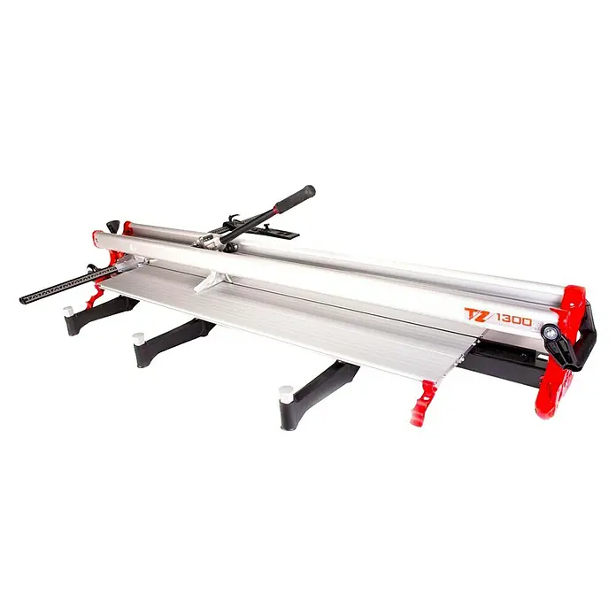 Rubi Cortador manual de azulejos TZ 1300 - Longitud de corte máx.: 1.300 mm, Espesor máx. de azulejo: 21 mm - Esta imagen muestra la cortadora de azulejos TZ 1300, una herramienta especializada para cortar azulejos con precisión.