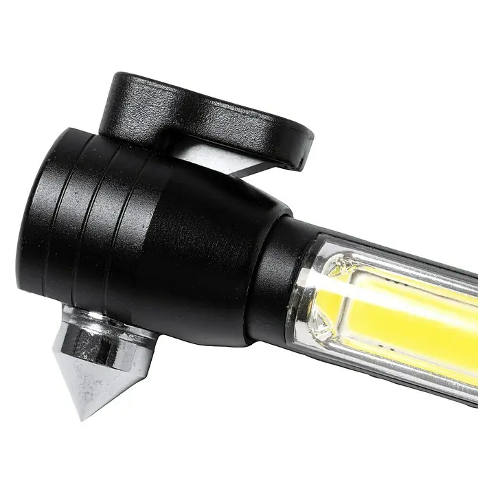 Linterna Daga - Negro, Aluminio - Primer plano de un martillo de seguridad negro multiherramienta con luz LED, cortador de cinturón y rompe cristales.
