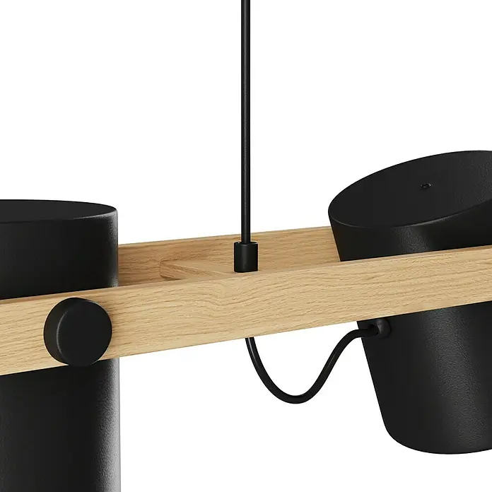 Eglo Hornwood Pendelleuchte Hornwood - 3 Stk., 60 W, L x B x H: 78 x 21 x 110 cm - Detailaufnahme einer modernen Pendelleuchte mit Holzrahmen und schwarzen Lampenschirmen. Die Lampe strahlt minimalistische Eleganz aus.