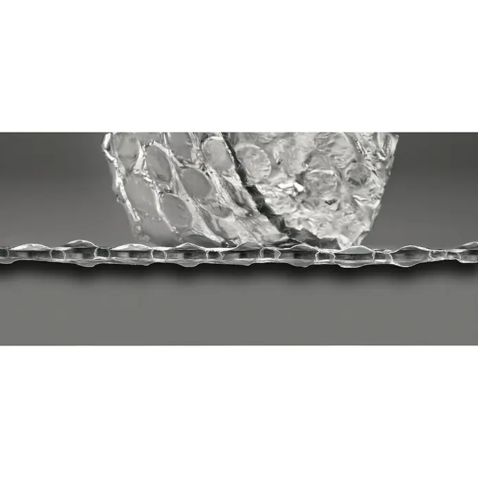 Bur2000 Aislamiento reflexivo Termoreflex 10 - 10 x 1,2 m, 12 m² - Primer plano de un rollo de plástico de burbujas plateado, utilizado para embalaje y aislamiento.