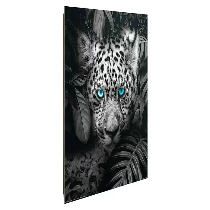 Reinders Decopanel - Blue Eyed Leopard, B x H: 40 x 50 cm - Wandbild: Schwarz-weißes Leopardengesicht mit leuchtend blauen Augen, umgeben von üppigem Dschungellaub.
