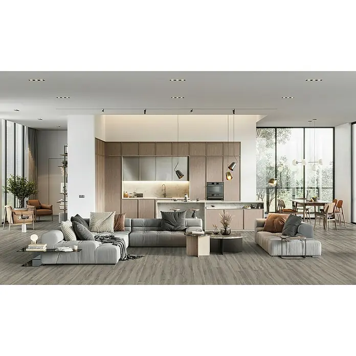 Gerflor Vinylbodenmuster Rigid Acoustic Alana Taupe - 250 x 229 x 5,4 mm, Alana Taupe - Helles Wohnzimmer mit grauer Couchgarnitur, Holzböden und einer offenen Küche im Hintergrund. Die Einrichtung ist modern und stilvoll.