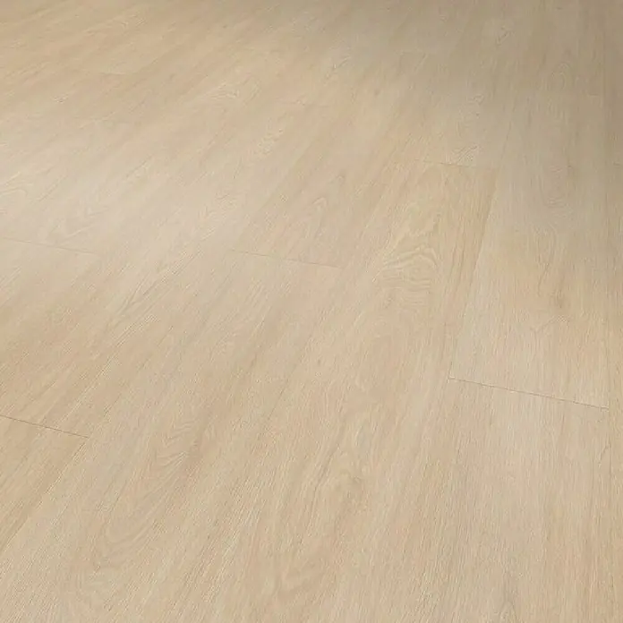 Gerflor Vinylbodenmuster Rigid Acoustic Tulum Beige - 250 x 229 x 5,4 mm, Tulum Beige - Nahaufnahme eines hellen Laminatbodens mit subtilen Holzmaserungsmustern, der eine saubere und moderne Ästhetik verleiht.