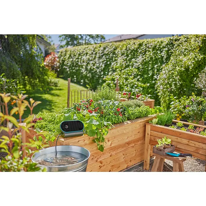 Gardena Micro-Drip Bewässerungs-Set AquaBloom L - 7,2 V, Solarbetrieben - Automatische Bewässerung mit Solarenergie für Hochbeete oder Topfpflanzen. Das System ist umweltfreundlich und einfach zu installieren.
