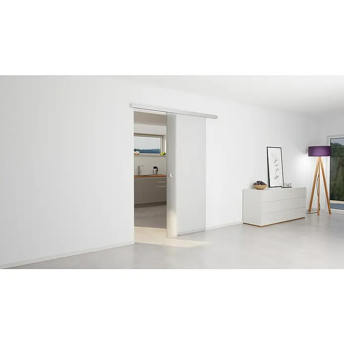 Entravia Schiebetürbeschlag Bright-Slide Holz/Glas - Aluminium, Art Beschlag: Geschlossen, 2.000 mm, Traglast: 65 kg - Modernes Interieur mit einer eleganten Glasschiebetür, die einen Blick in die Küche freigibt und dem Raum ein offenes und helles Ambiente verleiht.