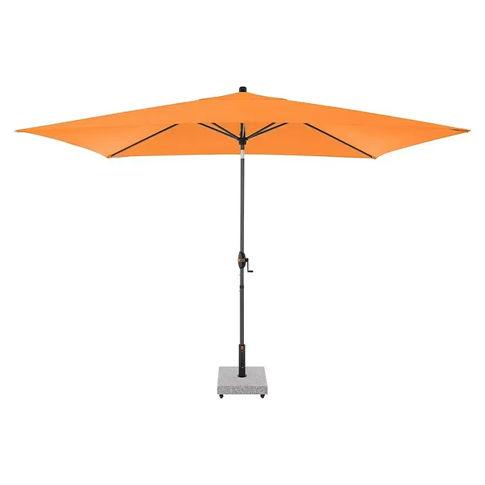 Doppler Marktschirm myZone Auto Tilt - Orange, Bespannungsmaß (L x B): 200 x 300 cm - Orangefarbener rechteckiger Terrassenschirm mit dunkelgrauem Mast, Kurbelmechanismus und quadratischem Steinsockel mit Rollen.