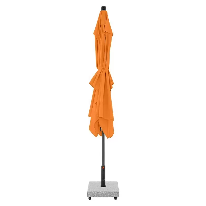 Doppler Marktschirm myZone Auto Tilt - Orange, Bespannungsmaß (L x B): 200 x 300 cm - Geschlossener orangefarbener Ampelschirm mit grauem Mast und grauem Rollfuß.