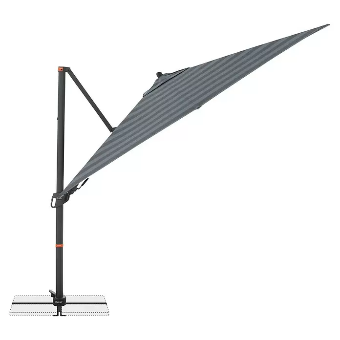 Doppler Ampelschirm myZone AX - Blockstreifen Anthrazit, Bespannungsmaß (L x B): 320 x 240 cm - Grau gestreifter Freiarmschirm mit dunkelgrauem Mast und orangen Akzenten.