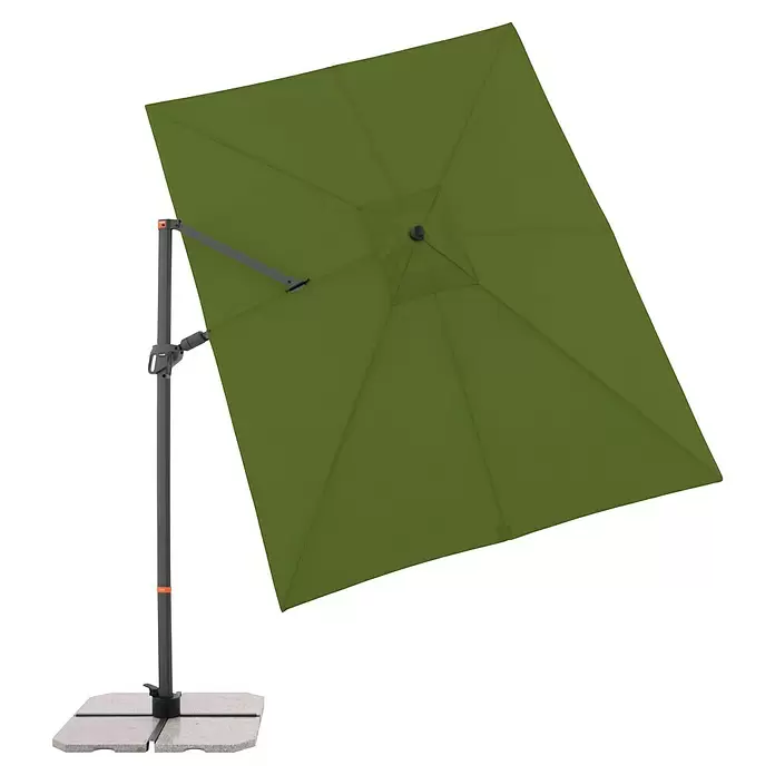 Doppler Ampelschirm myZone AX - Kiwi, Bespannungsmaß (L x B): 320 x 240 cm - Grüner, quadratischer Ampelschirm mit einem versetzten dunkelgrauen Mast und Betonfuß.