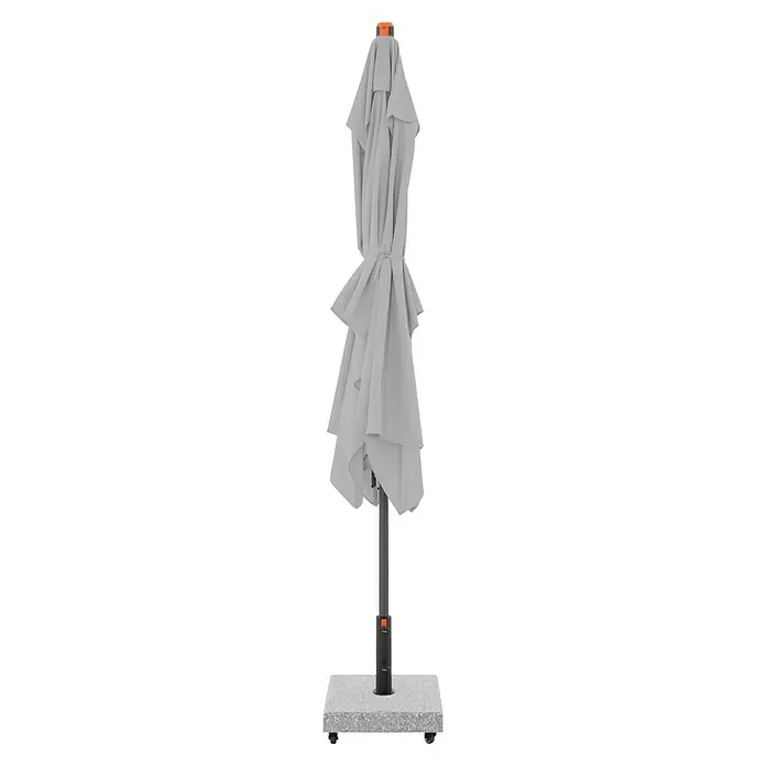 Doppler Marktschirm myZone Auto Tilt - Hellgrau, Bespannungsmaß (L x B): 200 x 300 cm - Zusammengeklappter hellgrauer Sonnenschirm mit dunkelgrauem Mast und Standfuß, orangefarbenen Akzenten und Rollen.