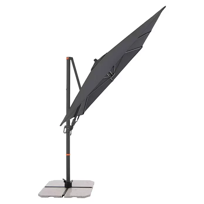 Doppler Ampelschirm myZone AX - Anthrazit, Bespannungsmaß (L x B): 320 x 240 cm - Dunkelgrauer geschlossener Ampelschirm mit geneigtem Schirmdach, montiert auf einem Sockel aus vier grauen Steinplatten.