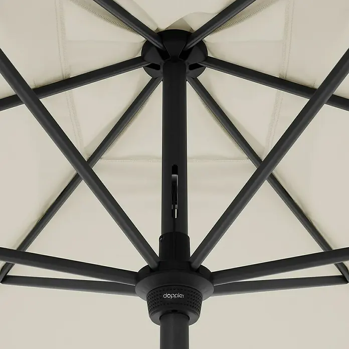 Doppler Marktschirm myZone - Natur, Bespannungsmaß (L x B): 200 x 300 cm - Detailaufnahme eines Doppler Sonnenschirms mit robustem, schwarzem Gestell und hellem Schirmstoff für optimalen Sonnenschutz im Freien.
