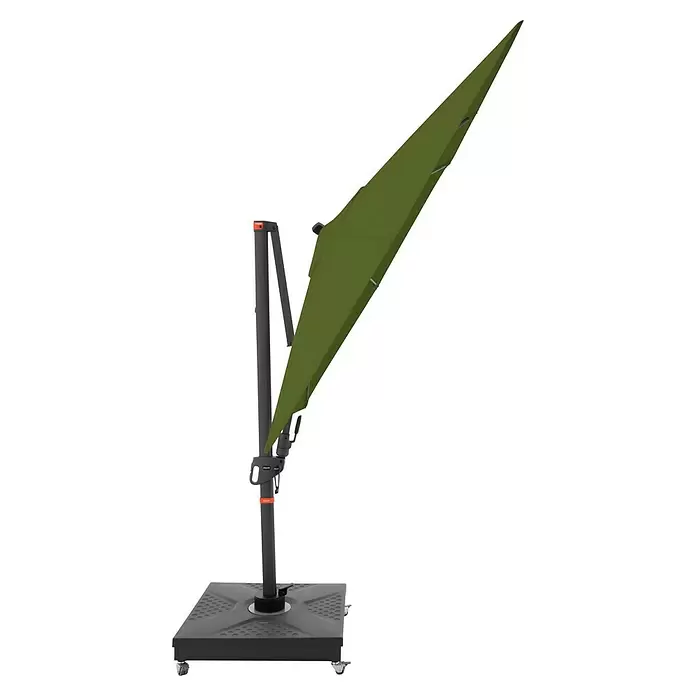 Doppler Ampelschirm myZone AX - Kiwi, Bespannungsmaß (L x B): 210 x 210 cm - Olivgrüner Ampelschirm mit dunkelgrauem Mast und quadratischem Rollfuß.