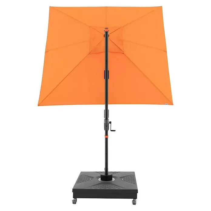 Doppler Ampelschirm myZone AX - Orange, Bespannungsmaß (L x B): 210 x 210 cm - Orange rechteckiger Sonnenschirm mit schwarzem Mast und dunkelgrauem Rollfuß.