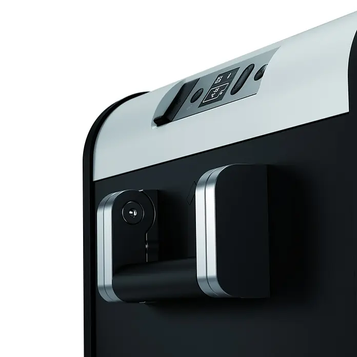 Dometic Kompressor Kühlbox CFX3 35 - L x B x H: 69,4 x 39,8 x 40,7 cm, 36 l - Nahaufnahme eines tragbaren Gefrierschranks mit digitaler Steuerung und robustem Griff. Ideal für Camping und Outdoor-Abenteuer.