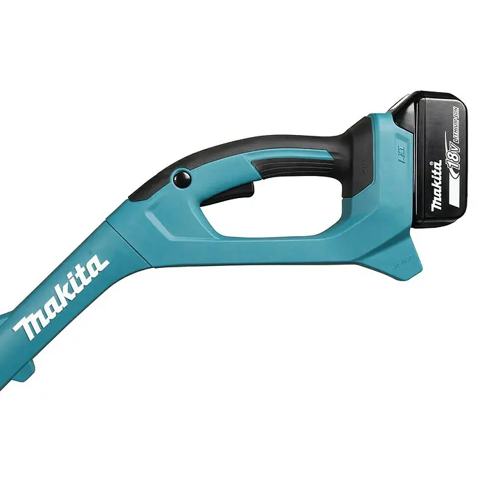Makita LXT 18V Akku-Rasentrimmer DUR193F01 - 18 V, Li-Ionen, 1 Akku - Nahaufnahme eines Makita-Laubbläsers mit Akku, der für effiziente Gartenarbeit konzipiert ist.