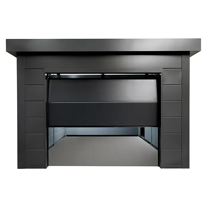 Telluria Garage Classico 3654G inkl. Elektro-Set und Innenwandverkleidung - Außenmaß inkl. Dachüberstand (B x T): 388 x 568 cm, Stahl, Anthrazit, Elektro-Set - Ein modernes, schwarzes Garagentor, das teilweise geöffnet ist und einen Blick ins Innere der Garage freigibt. Das Tor hat ein schlichtes, industrielles Design.