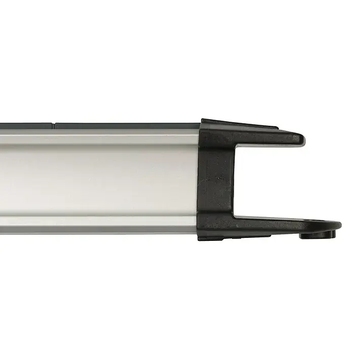 Brennenstuhl Premium-Alu-Line Base de enchufe múltiple - Número de enchufes Schuko: 4 ud., Negro/Plateado, Longitud del cable: 1,8 m, IP20, Con interruptor - Vista detallada de una barra de portaequipajes rectangular plateada con tapa negra. Para un transporte seguro del equipaje.
