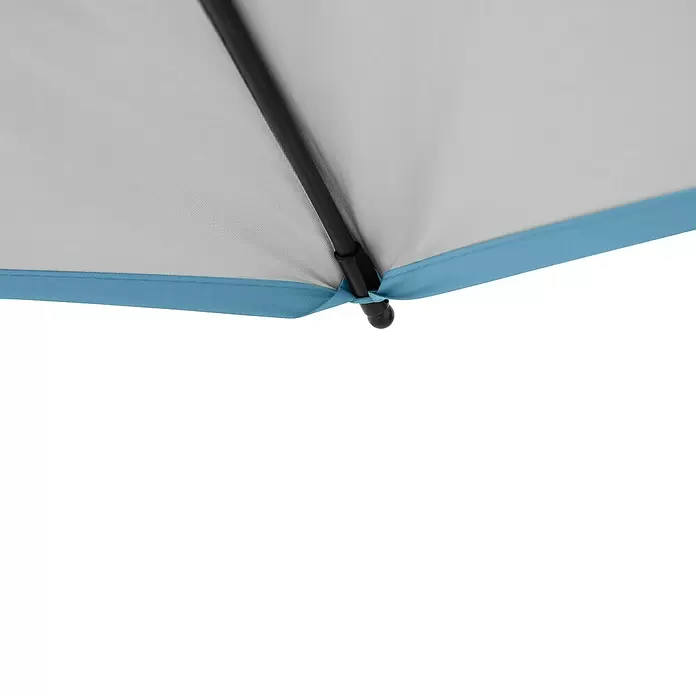 Doppler Strandschirm Windprofi Neo - Hellblau, Durchmesser Bespannung: 200 cm - Unterseite eines grauen Regenschirmdaches mit hellblauem Rand und schwarzer Strebe.