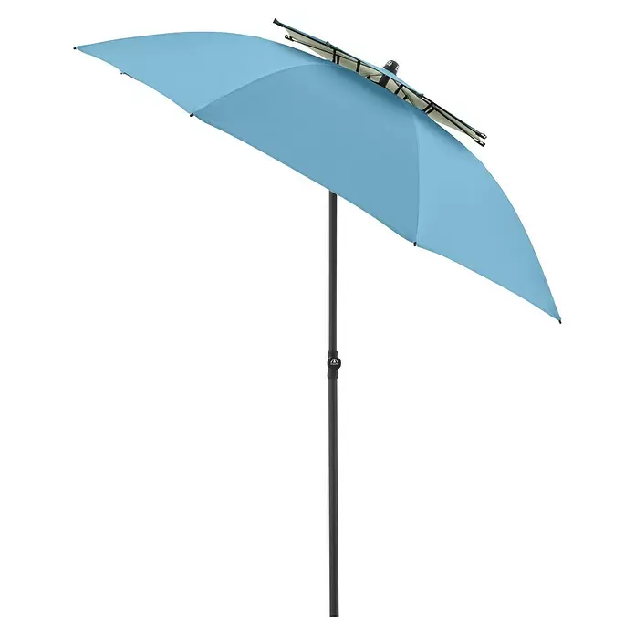 Doppler Strandschirm Windprofi Neo - Hellblau, Durchmesser Bespannung: 200 cm - Hellblauer Terrassenschirm mit dunklem Mast, voll geöffnet und Schatten spendend.