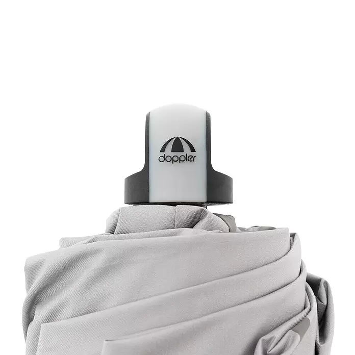 Doppler Expert Strandschirm Manual Muli - Hellgrau/Grün, Durchmesser Bespannung: 160 cm - Zusammengeklappter hellgrauer Doppler Regenschirm mit Logo am Griff.